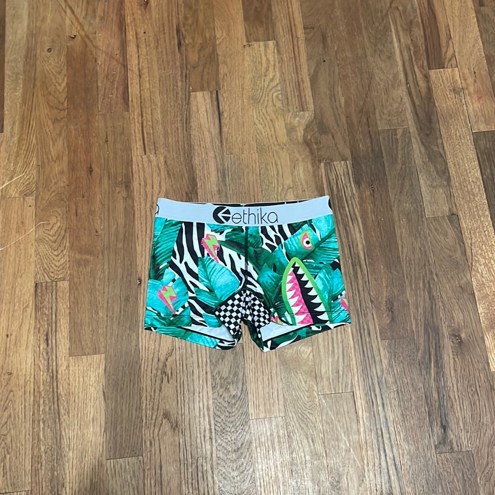 Women’s XS Ethika short